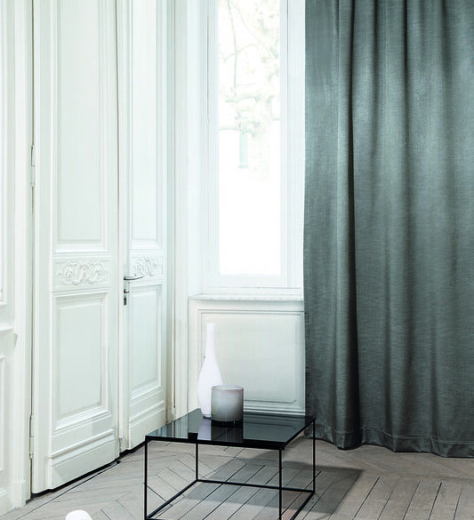 rideau avec ourlet au ras du sol